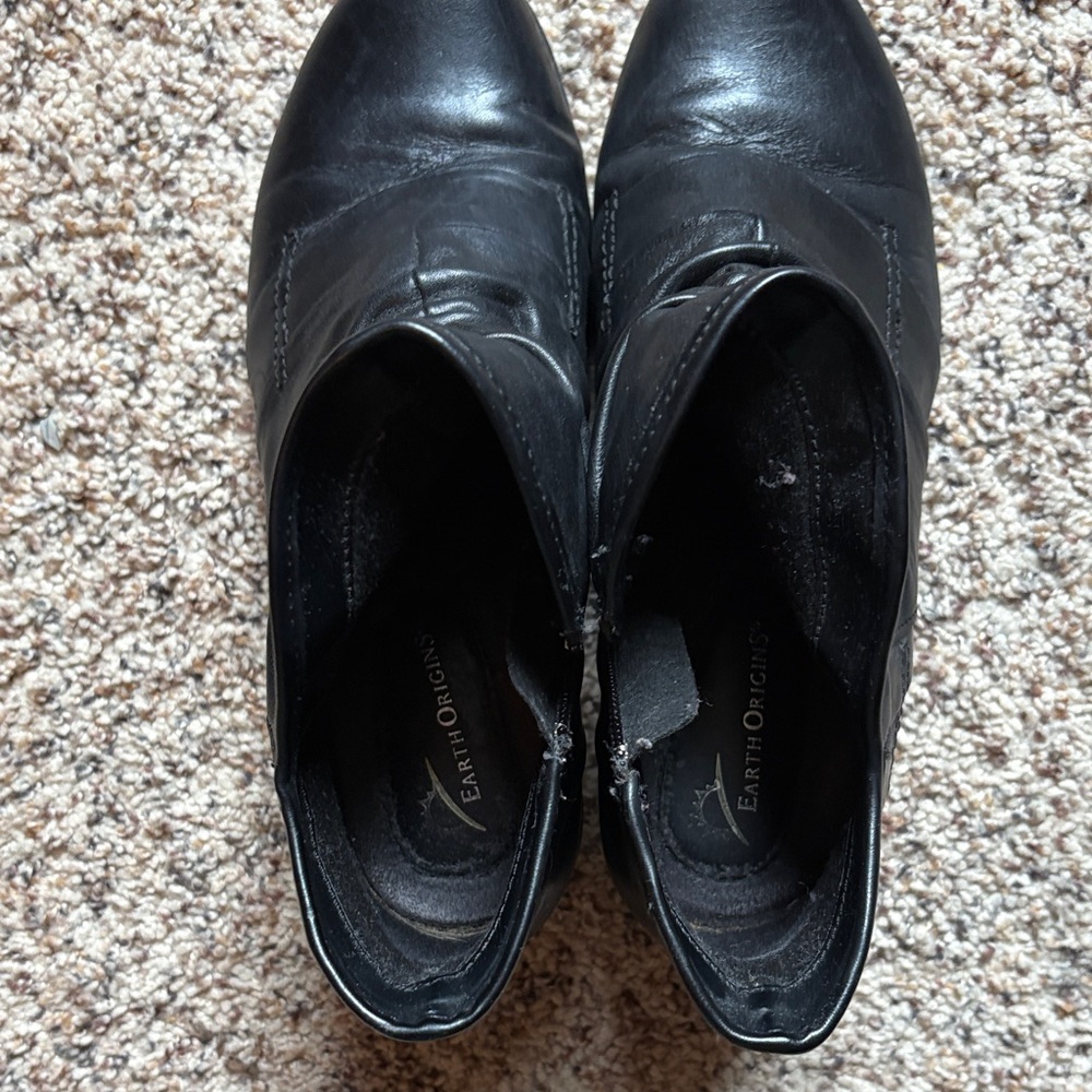 Earth Origins Classic Black Leather Footwear